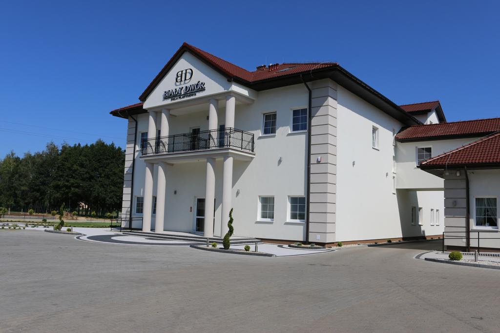 Biały Dwór Acomodação com café da manhã Rychwal Exterior foto