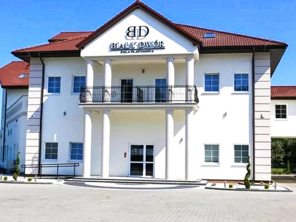 Biały Dwór Acomodação com café da manhã Rychwal Exterior foto